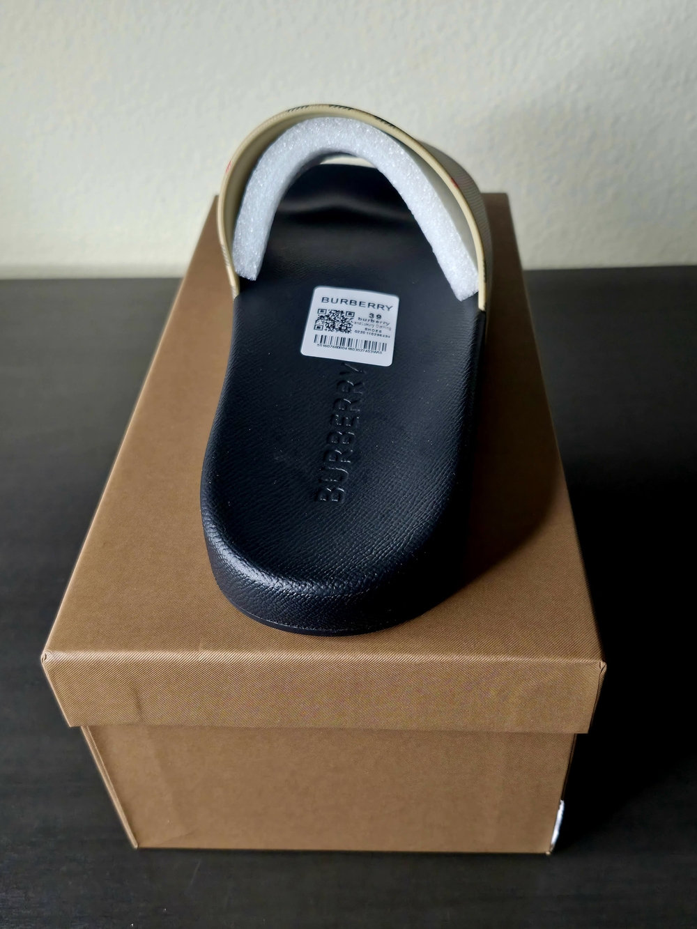 Burberry Mens 8.5/Womens 10 Slides Size Europe 42 - Picture 4 of 5